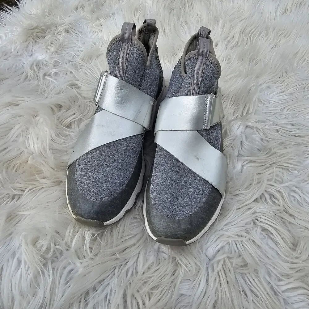 Sorel Kinetic Single Strap Atheletic Low Top Shoes Silver Womens Size 8.5